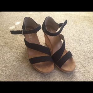 Tom’s Clarissa Black Wedge-7.5
